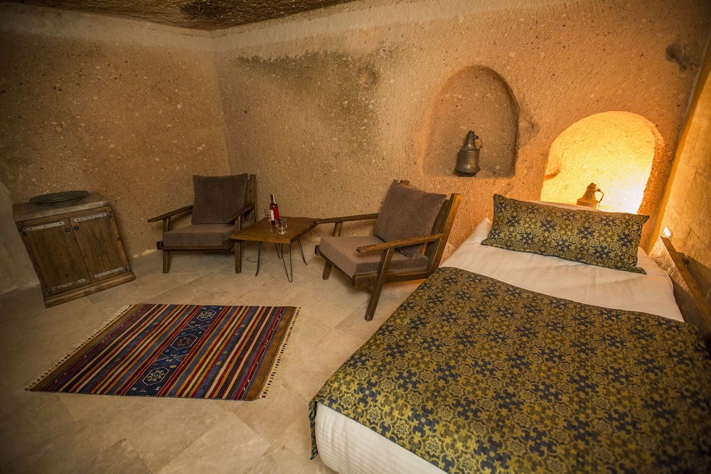 helike cave suites