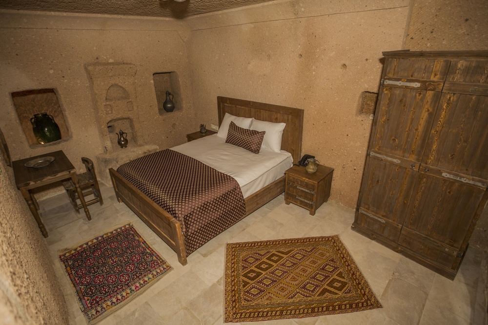 helike cave suites