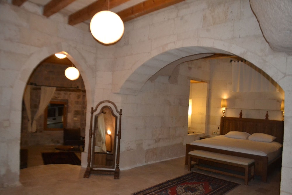 helike cave suites