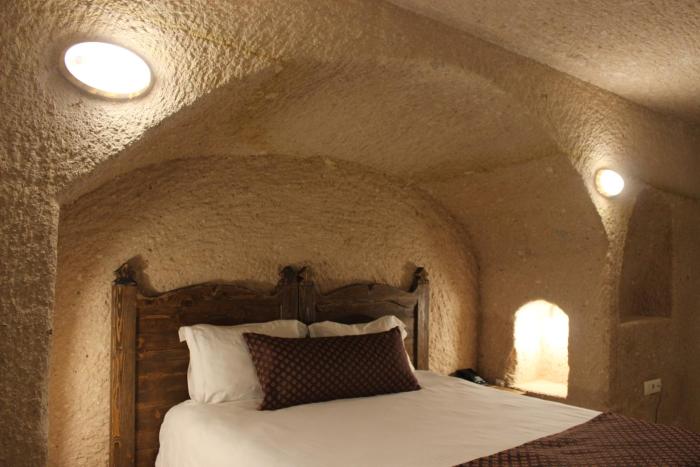 helike cave suites