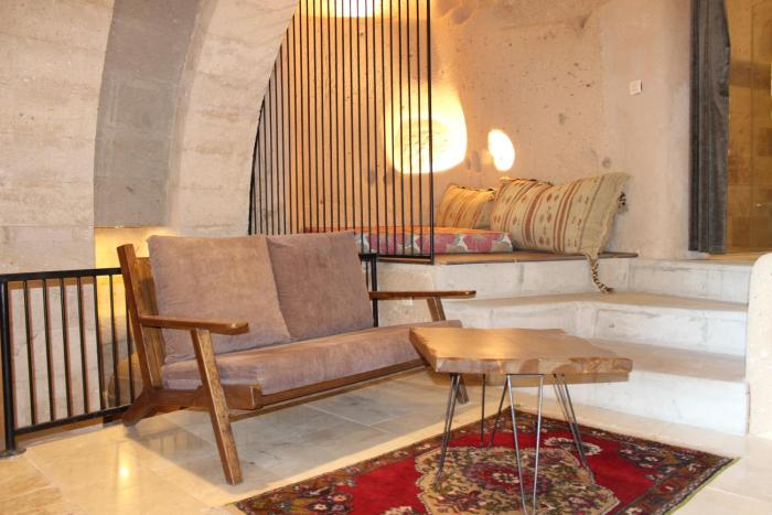 helike cave suites