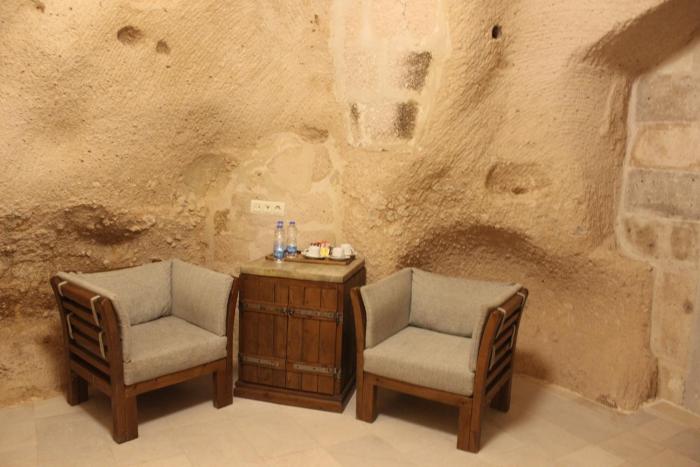 helike cave suites