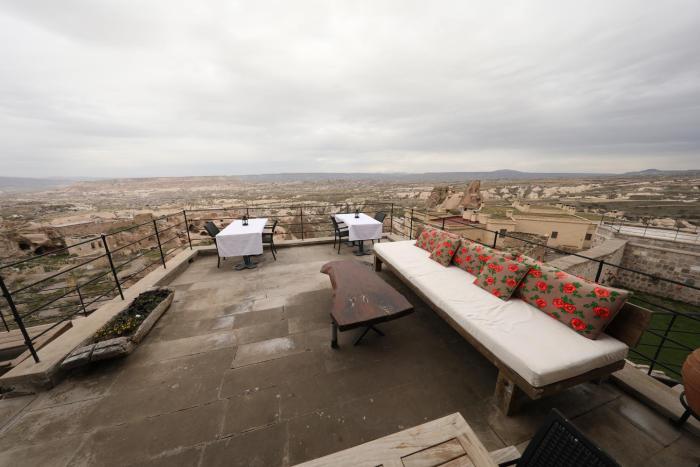 helike cave suites