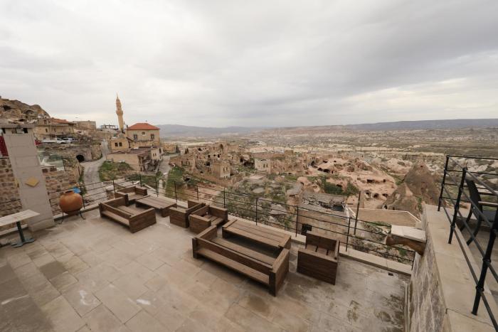 helike cave suites