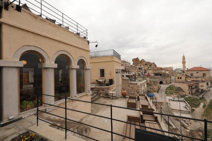 helike cave suites
