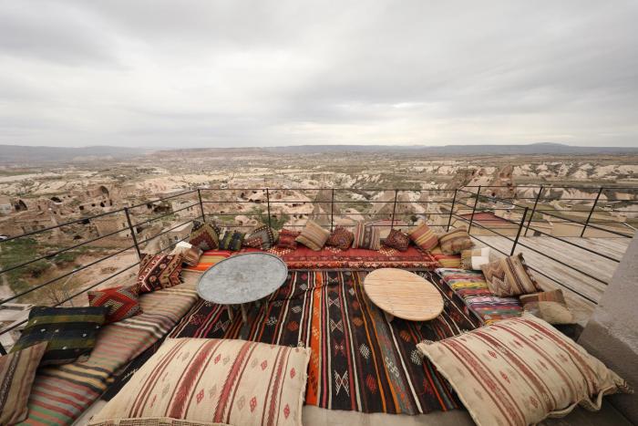 helike cave suites