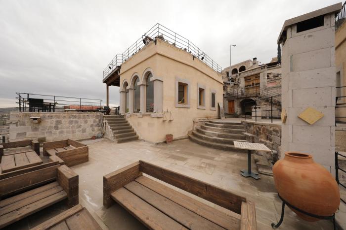 helike cave suites