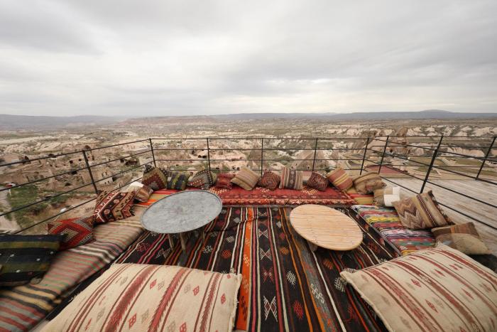 helike cave suites