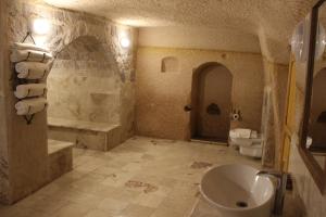 helike cave suites