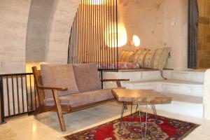 helike cave suites