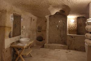 helike cave suites