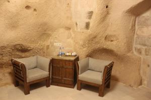 helike cave suites
