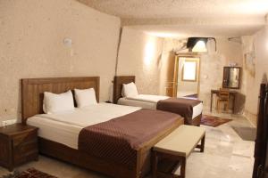 helike cave suites