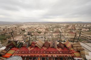 helike cave suites