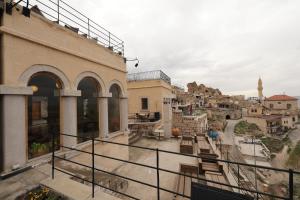 helike cave suites