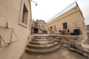 helike cave suites