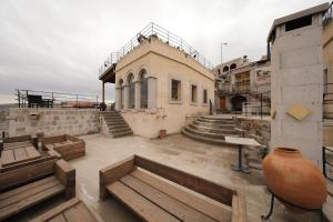 helike cave suites