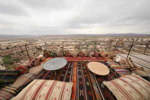 helike cave suites