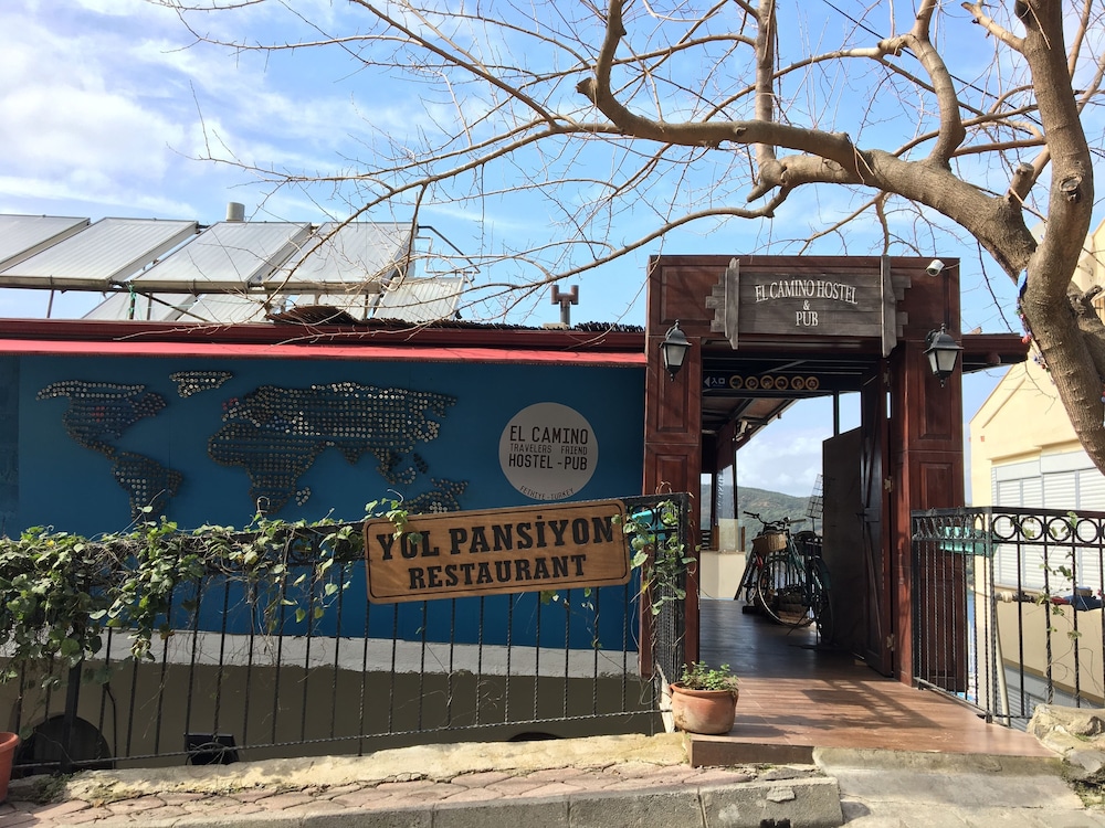 el camino hostel and pub adults only