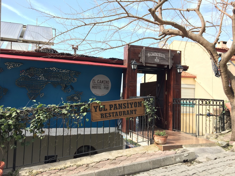 el camino hostel and pub adults only