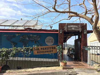 el camino hostel and pub adults only