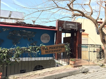 el camino hostel and pub adults only