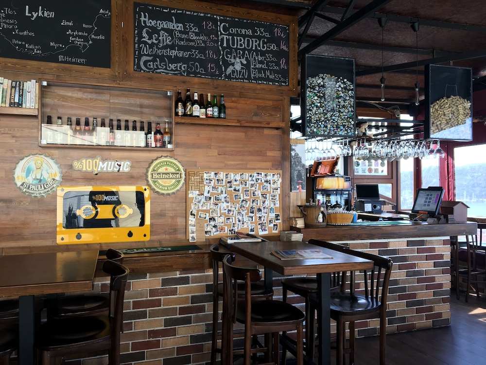 el camino hostel and pub adults only