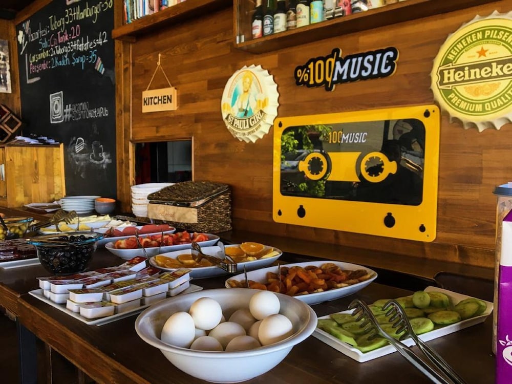 el camino hostel and pub adults only