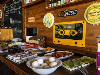 el camino hostel and pub adults only