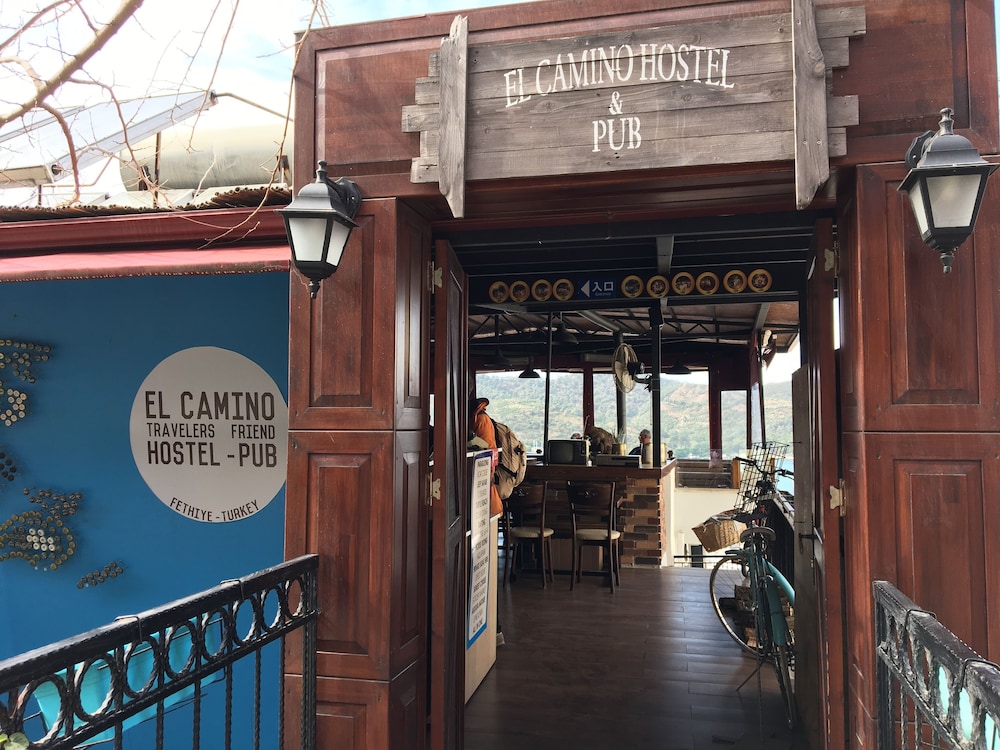 el camino hostel and pub adults only