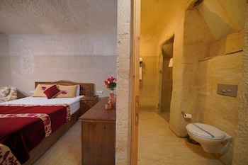 salkim cave house