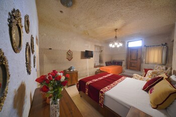 salkim cave house