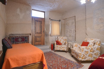 salkim cave house