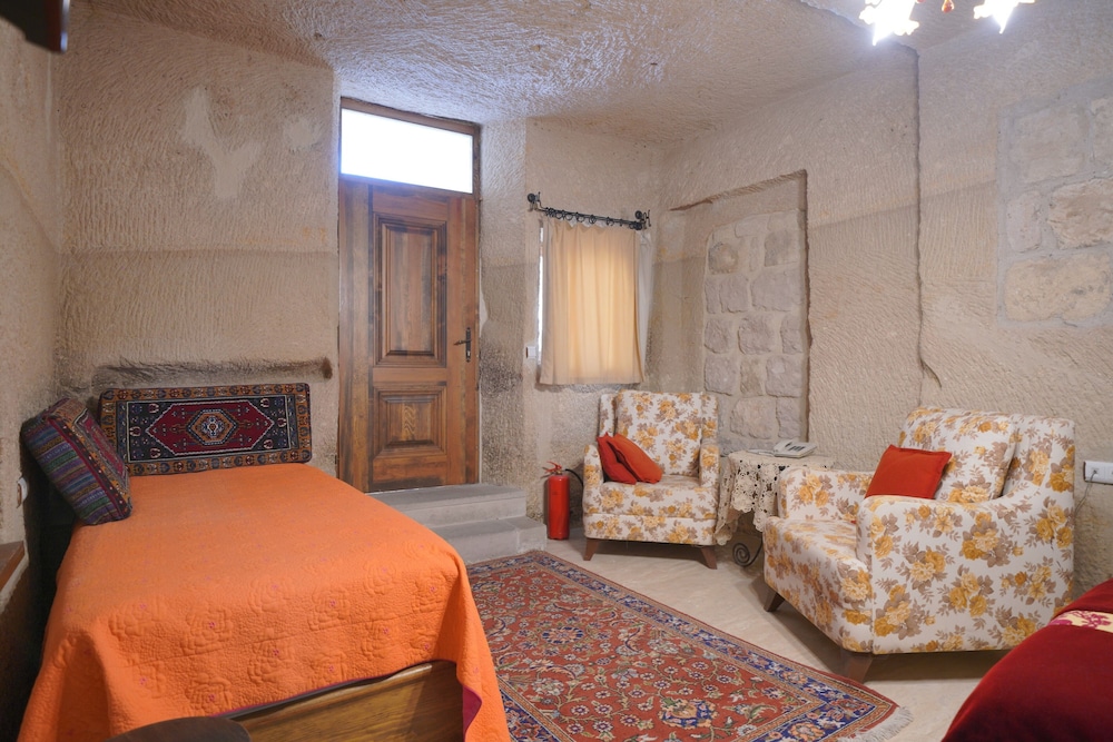 salkim cave house