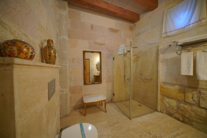 salkim cave house