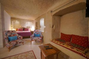 salkim cave house