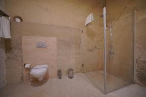 salkim cave house