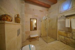 salkim cave house