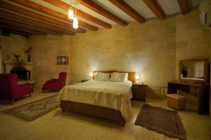 salkim cave house