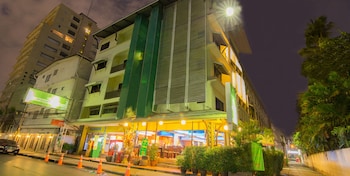 woraburi sukhumvit hotel and resort