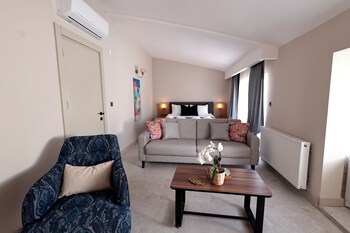 livia luxury apart hotel