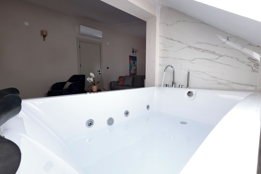 livia luxury apart hotel