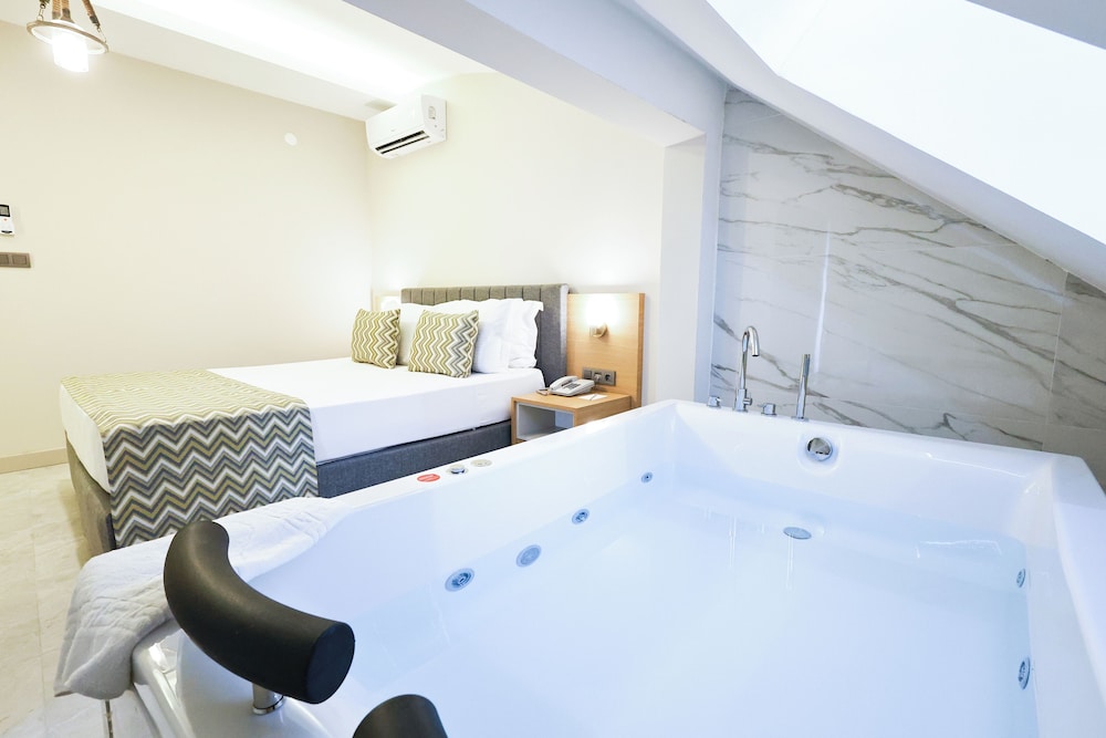 livia luxury apart hotel