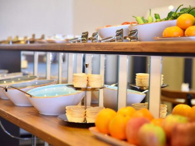 roof 264 hotel and suites