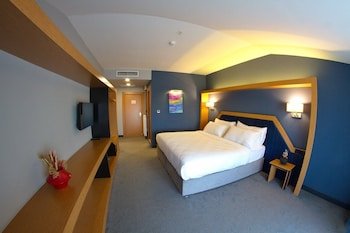 roof 264 hotel and suites