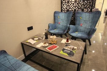 roof 264 hotel and suites