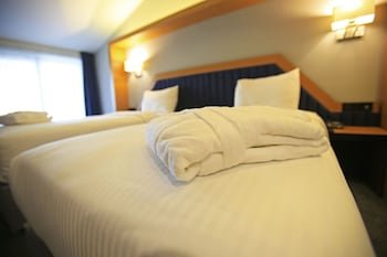 roof 264 hotel and suites