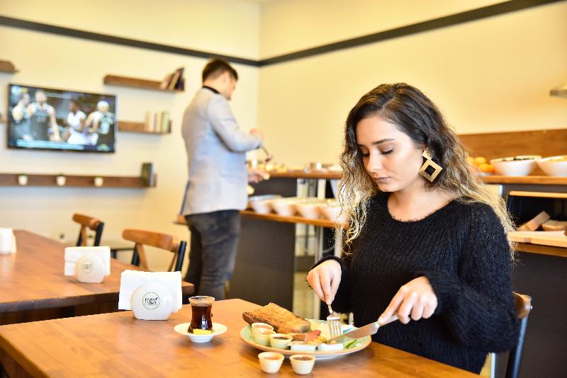 roof 264 hotel and suites