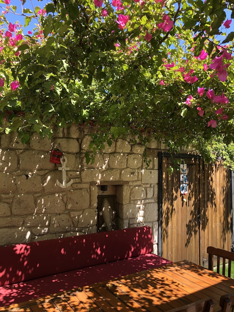 alacati cona otel