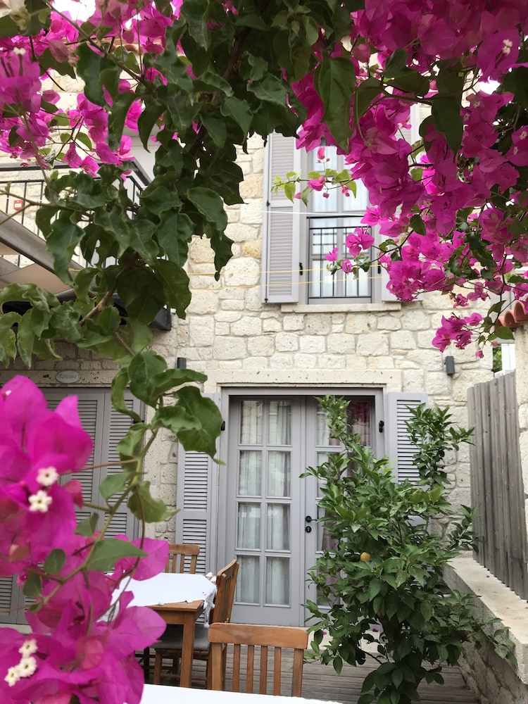 alacati cona otel